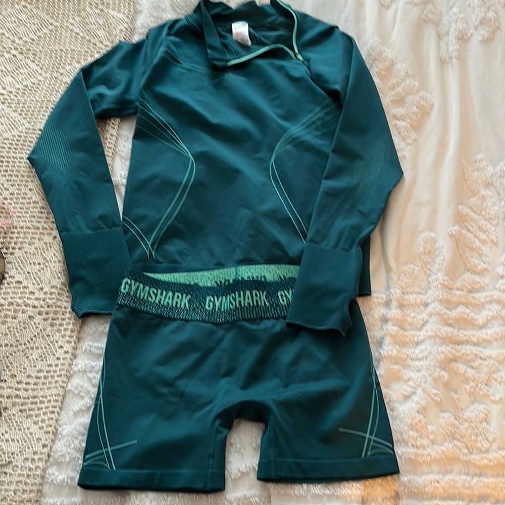 Gymshark set jacket and shorts